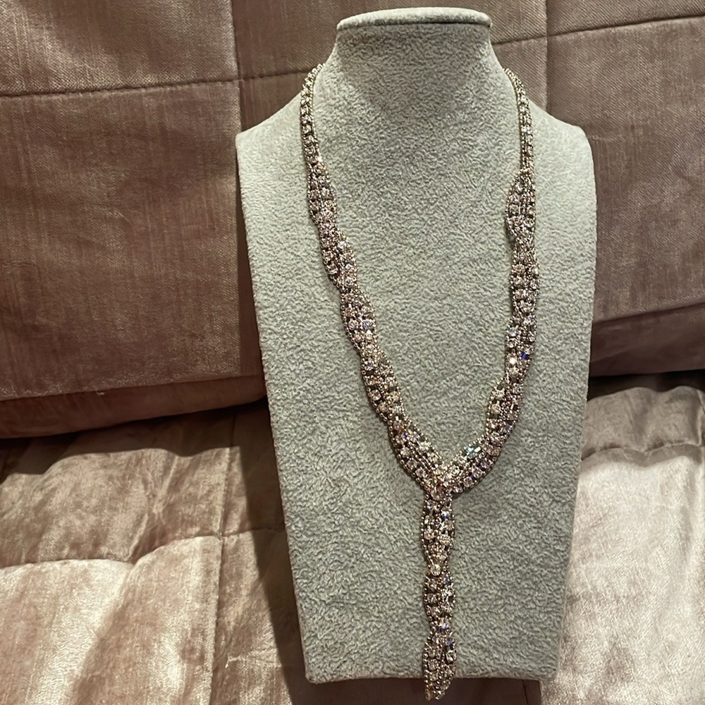 V Style Rhinestone Necklace - Picture 5 of 8